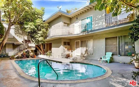 941 San Vicente Boulevard #4