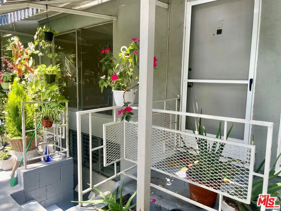 941 San Vicente Boulevard #4 West Hollywood, CA 90069