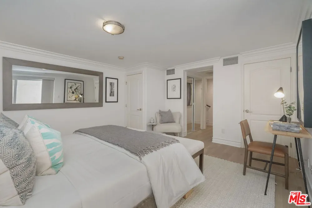 11723 Mayfield Avenue #4 Los Angeles, CA 90049