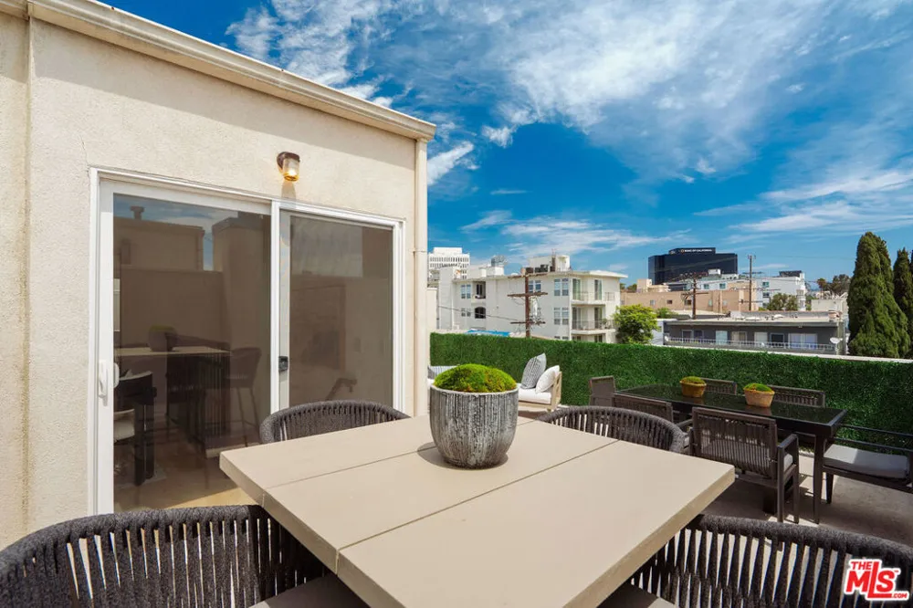 11723 Mayfield Avenue #4 Los Angeles, CA 90049