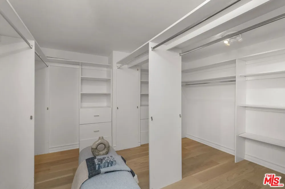 11723 Mayfield Avenue #4 Los Angeles, CA 90049