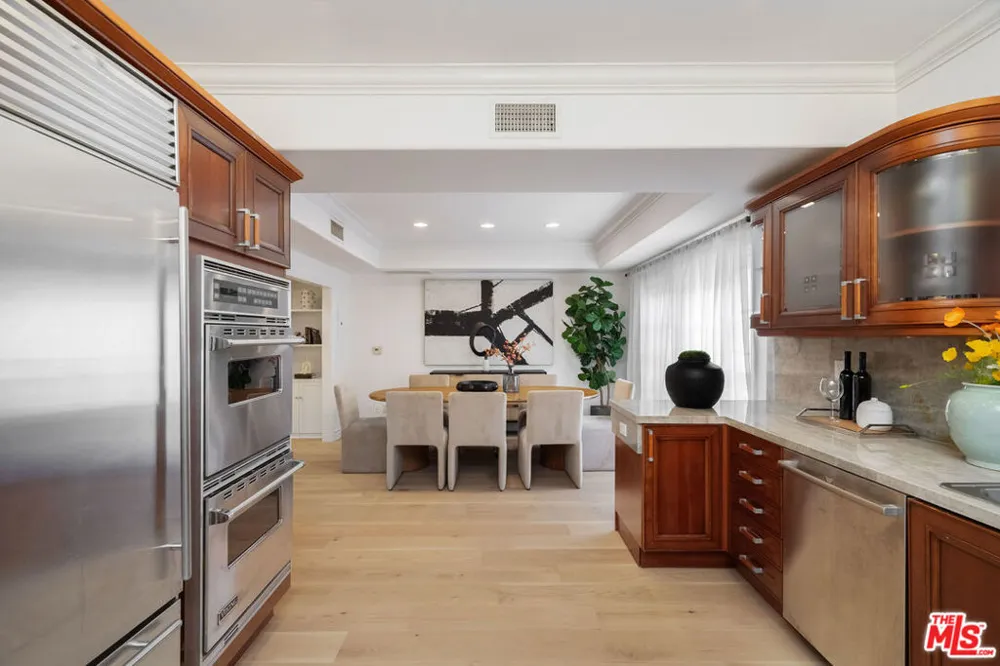 11723 Mayfield Avenue #4 Los Angeles, CA 90049