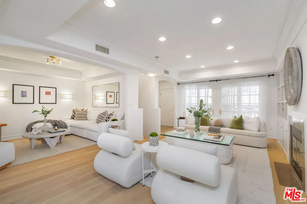 11723 Mayfield Avenue #4 Los Angeles, CA 90049