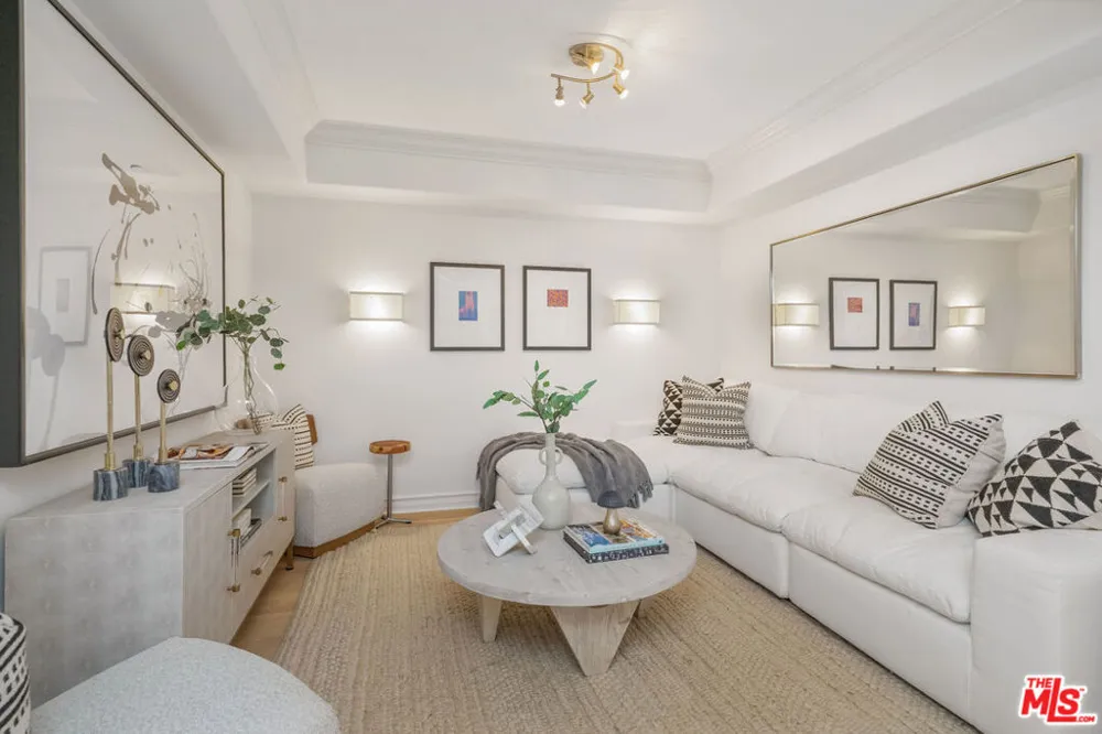 11723 Mayfield Avenue #4 Los Angeles, CA 90049