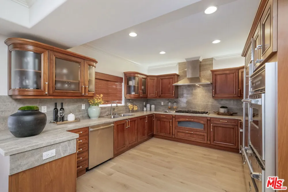 11723 Mayfield Avenue #4 Los Angeles, CA 90049