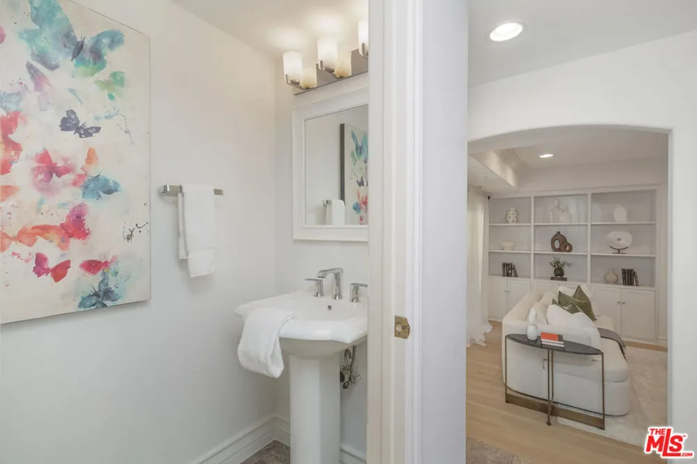 11723 Mayfield Avenue #4 Los Angeles, CA 90049