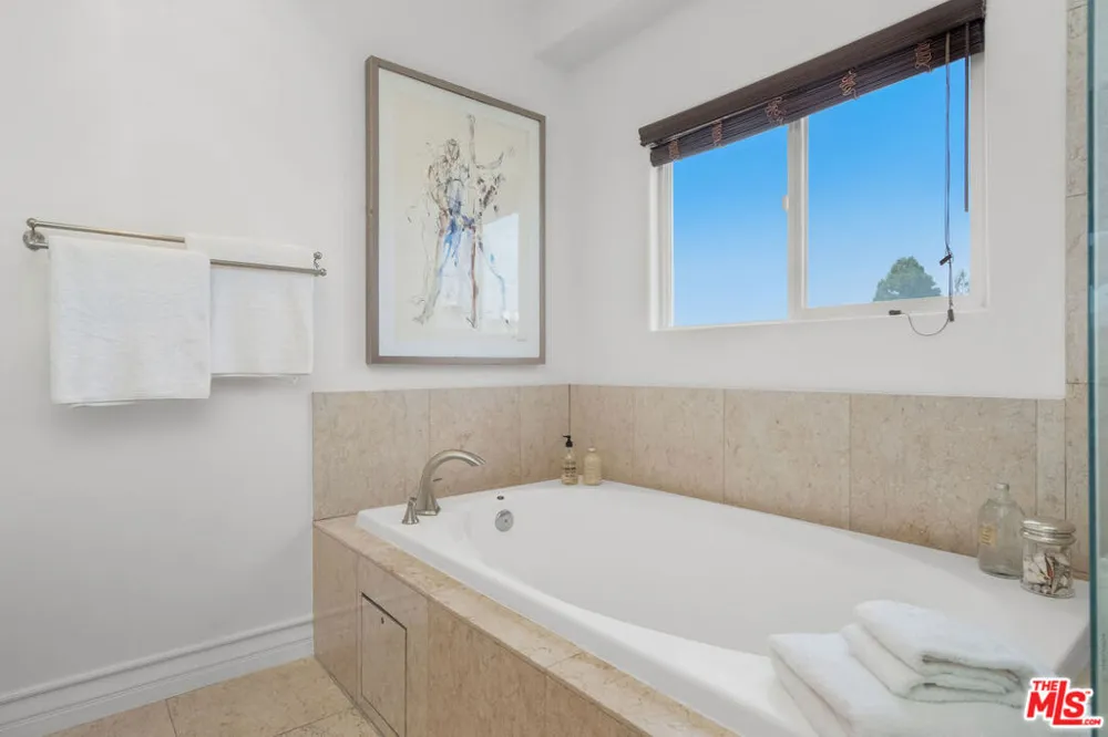 11723 Mayfield Avenue #4 Los Angeles, CA 90049