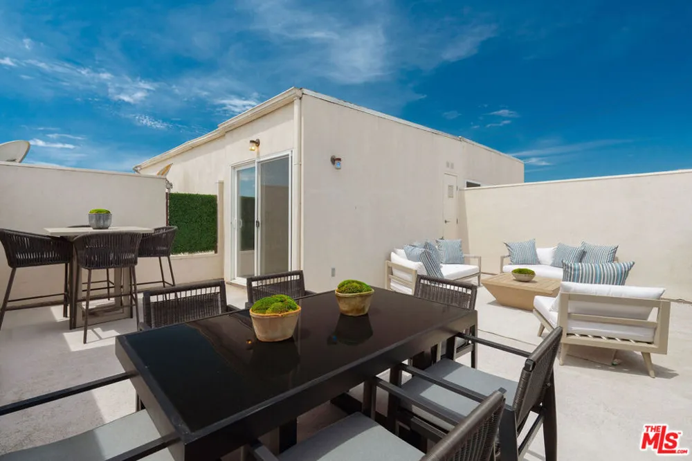11723 Mayfield Avenue #4 Los Angeles, CA 90049