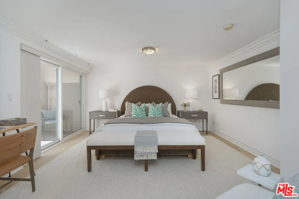 11723 Mayfield Avenue #4 Los Angeles, CA 90049