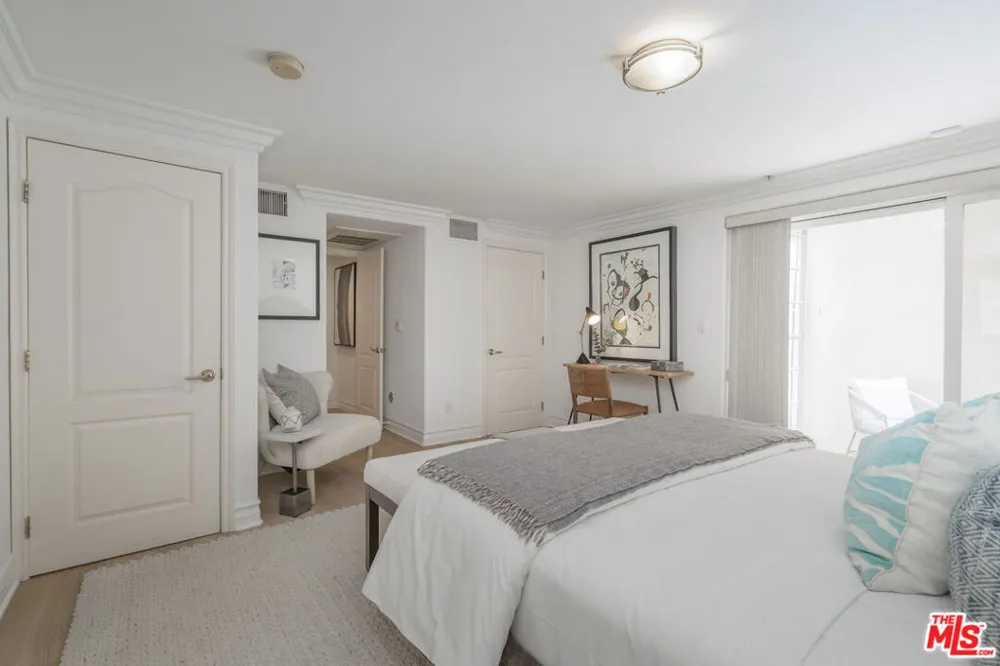 11723 Mayfield Avenue #4 Los Angeles, CA 90049