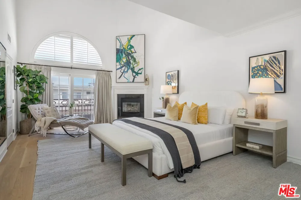 11723 Mayfield Avenue #4 Los Angeles, CA 90049