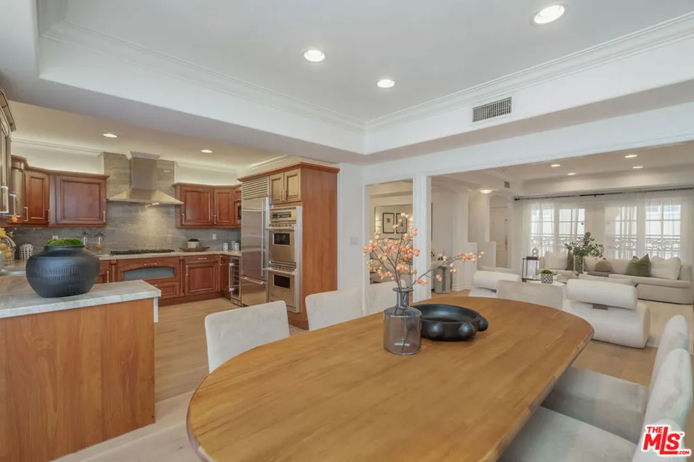 11723 Mayfield Avenue #4 Los Angeles, CA 90049