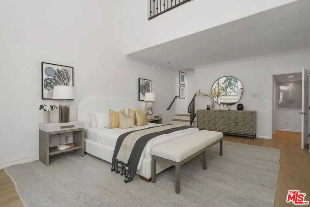 11723 Mayfield Avenue #4 Los Angeles, CA 90049