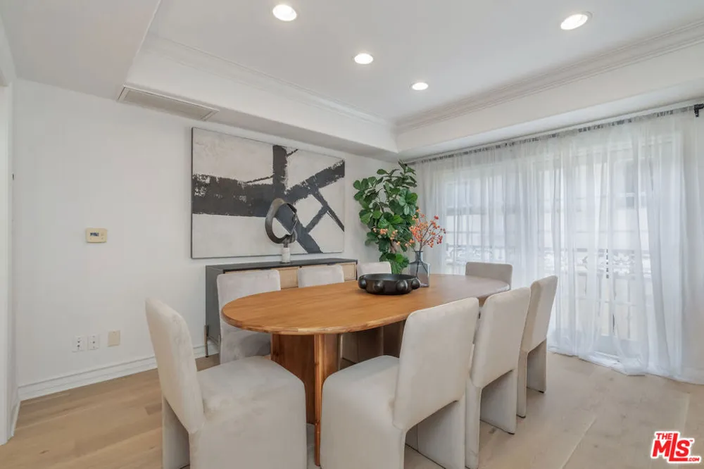 11723 Mayfield Avenue #4 Los Angeles, CA 90049
