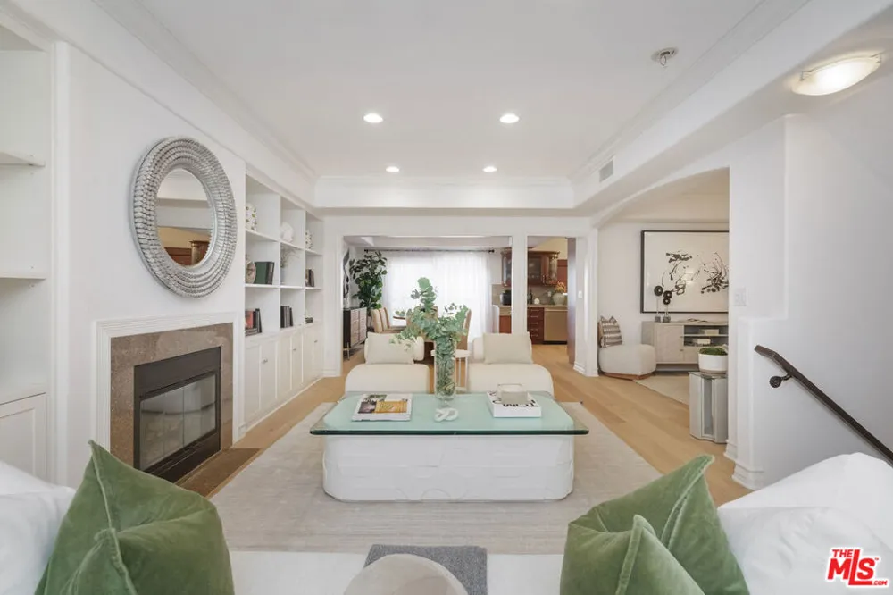 11723 Mayfield Avenue #4 Los Angeles, CA 90049