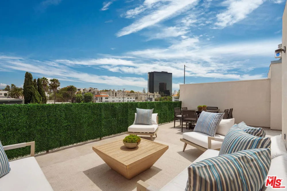 11723 Mayfield Avenue #4 Los Angeles, CA 90049