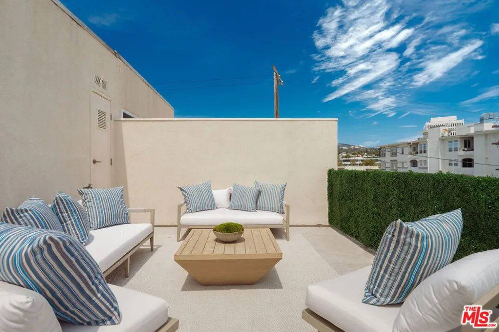 11723 Mayfield Avenue #4 Los Angeles, CA 90049