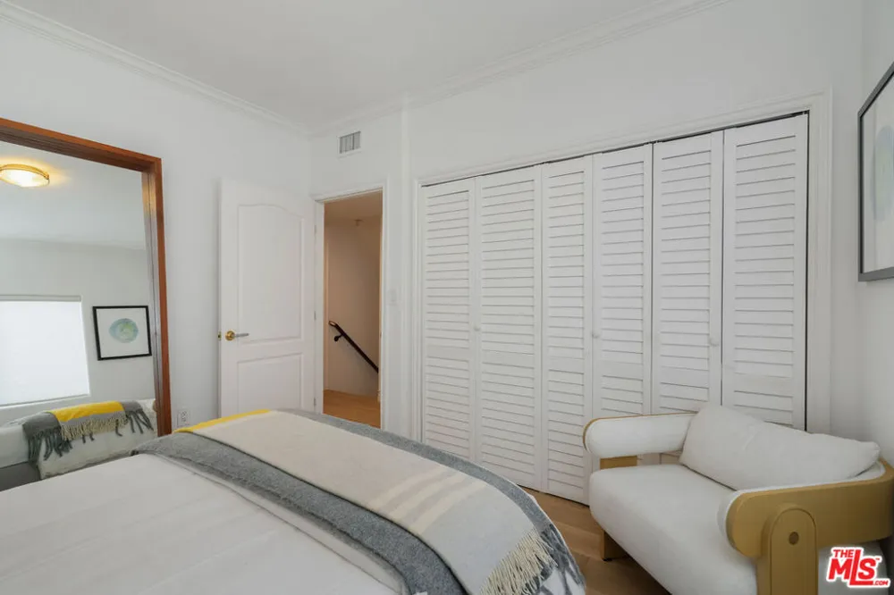 11723 Mayfield Avenue #4 Los Angeles, CA 90049