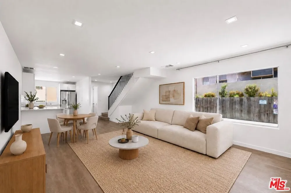 11652 Chenault Street #14 Los Angeles, CA 90049