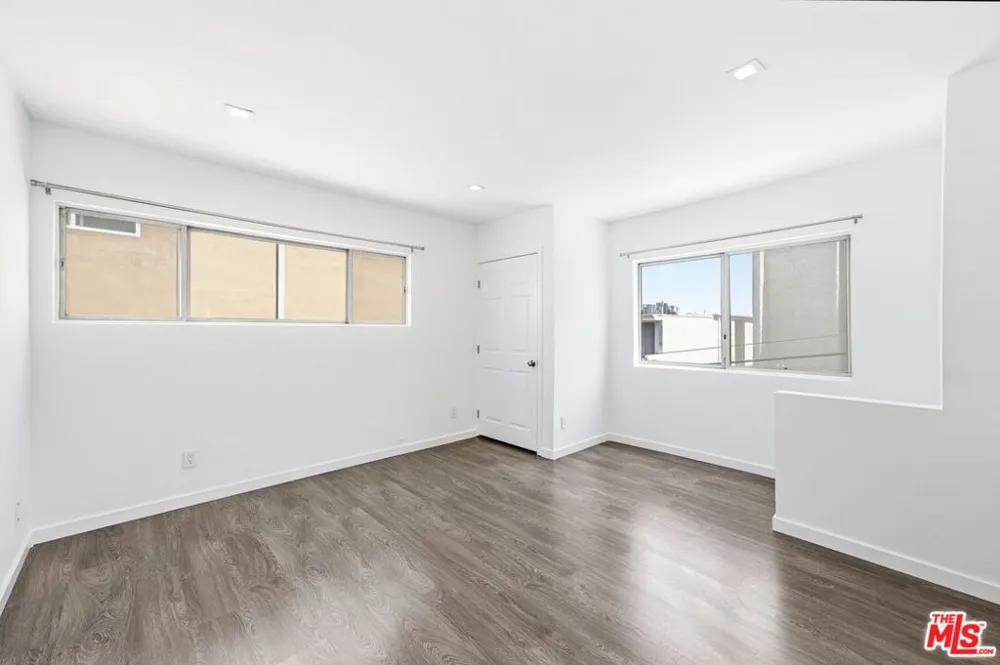 11652 Chenault Street #14 Los Angeles, CA 90049