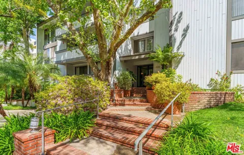 406 OAKHURST DRIVE #105