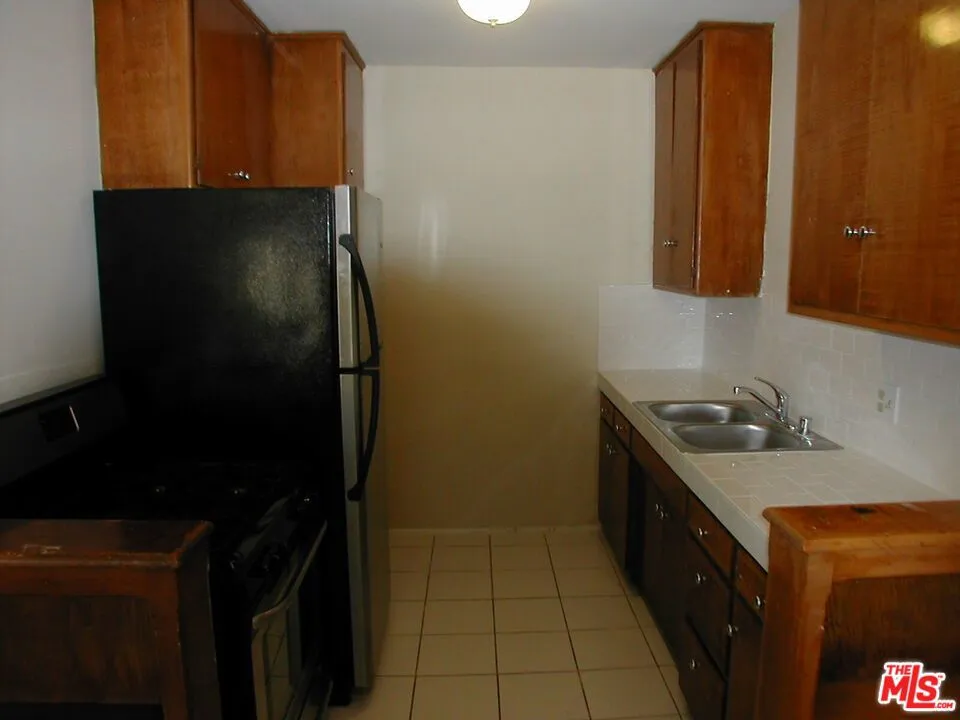 833 Kingsley Drive #4 Los Angeles, CA 90029