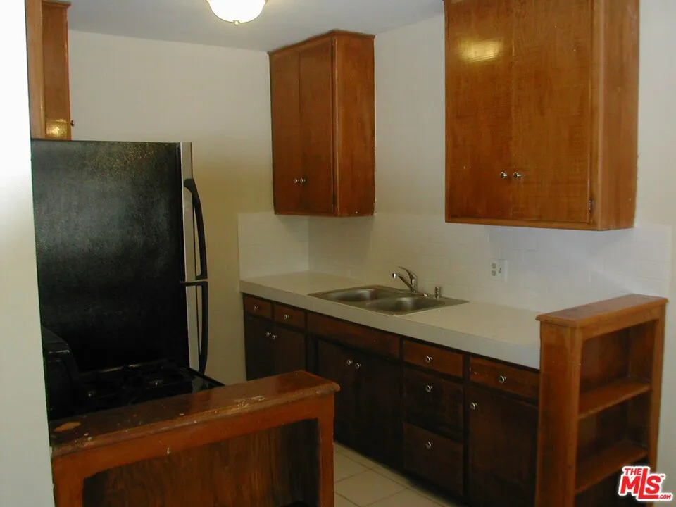 833 Kingsley Drive #4 Los Angeles, CA 90029