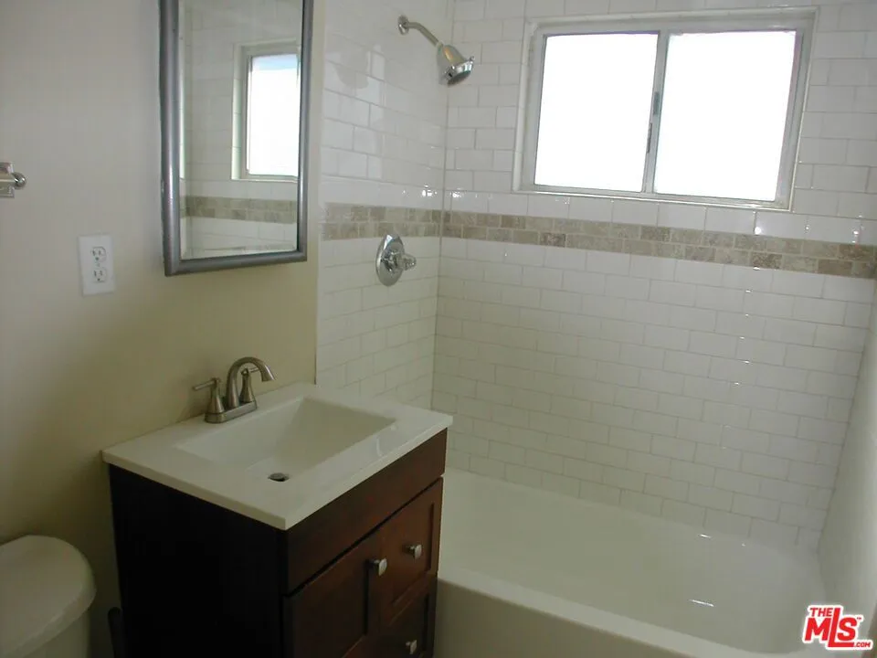 833 Kingsley Drive #4 Los Angeles, CA 90029