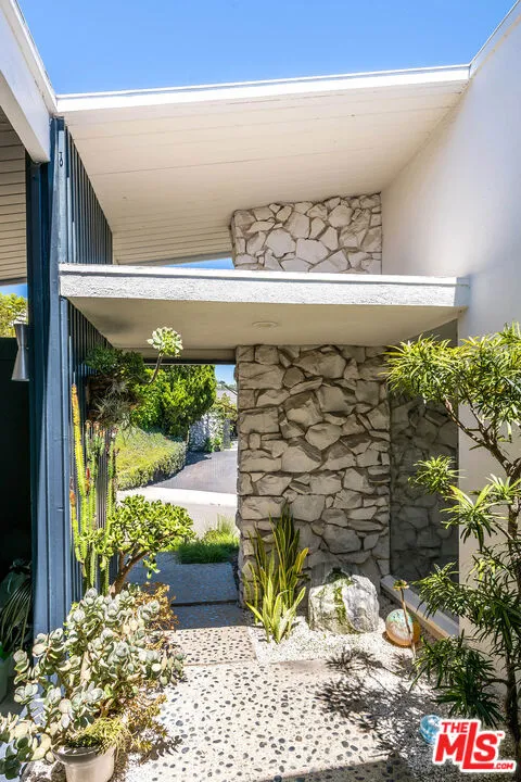 1331 Casiano Road Bel Air, CA 90049