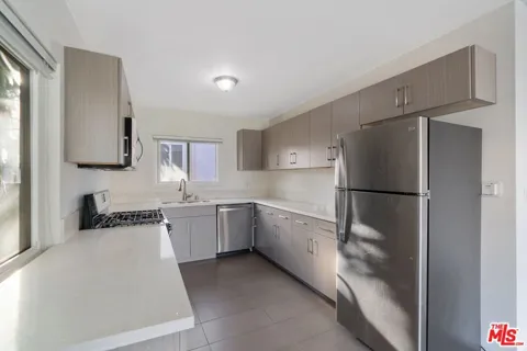 1301 S Saltair Avenue #2