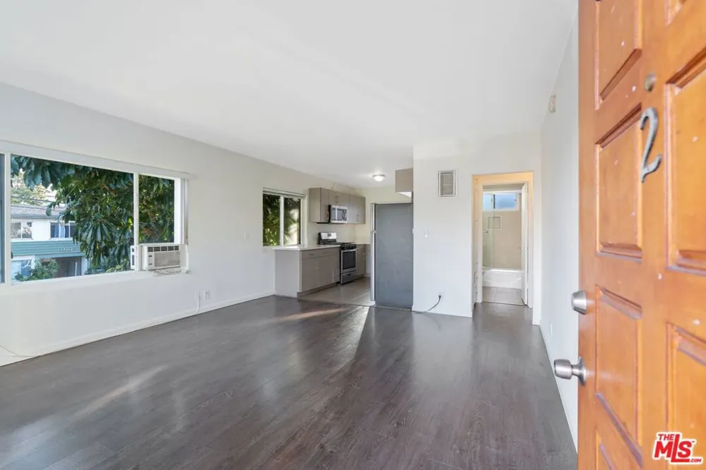1301 S Saltair Avenue #2 Los Angeles, CA 90025