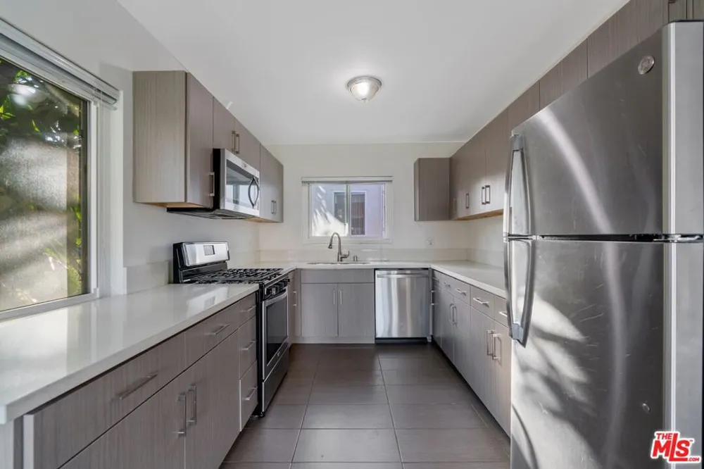 1301 S Saltair Avenue #2 Los Angeles, CA 90025