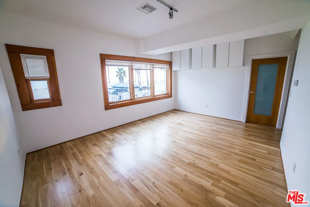 8 Brooks Avenue Los Angeles, CA 90291