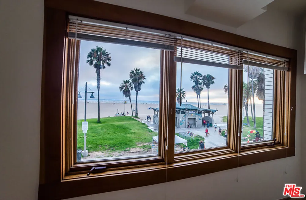 8 Brooks Avenue Los Angeles, CA 90291