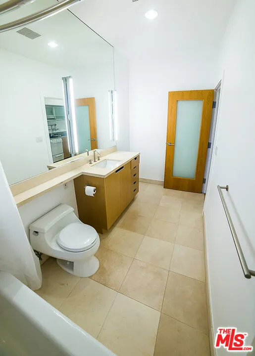 8 Brooks Avenue Los Angeles, CA 90291