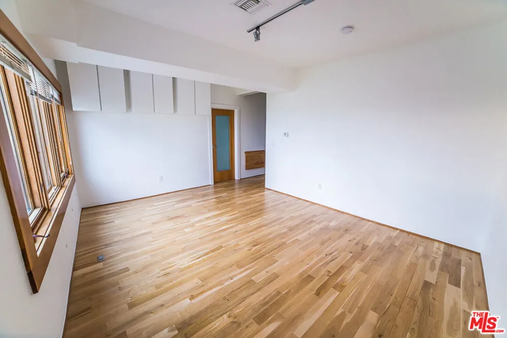 8 Brooks Avenue Los Angeles, CA 90291