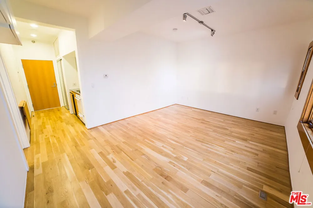 8 Brooks Avenue Los Angeles, CA 90291