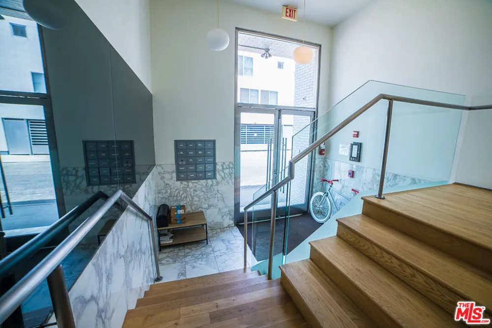 8 Brooks Avenue Los Angeles, CA 90291