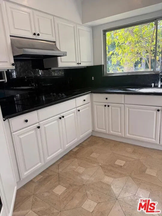 223 S Lasky Drive Beverly Hills, CA 90212