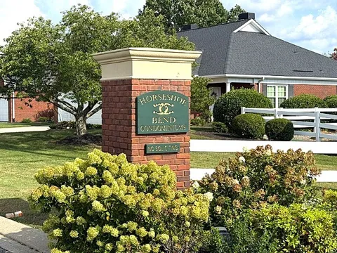 102 Horseshoe Ct
