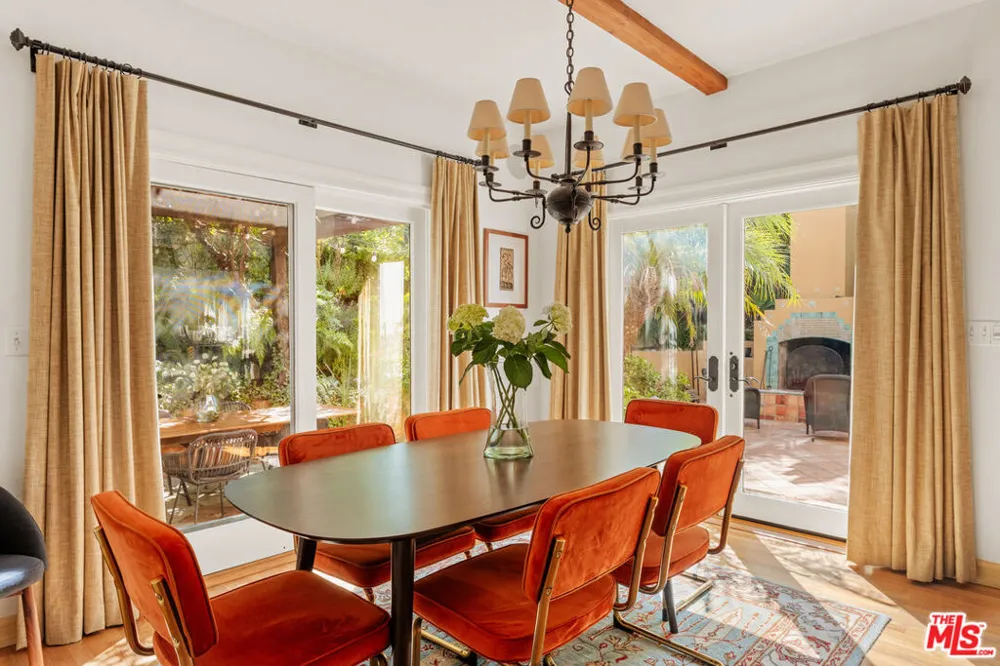 8935 Hollywood Hills Road Los Angeles, CA 90046