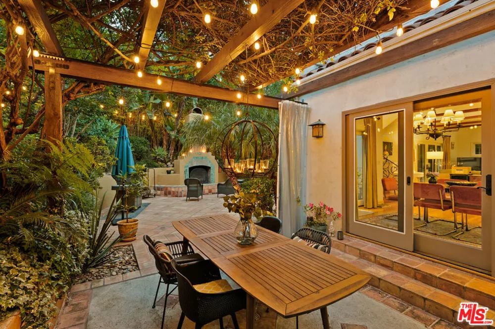 8935 Hollywood Hills Road Los Angeles, CA 90046