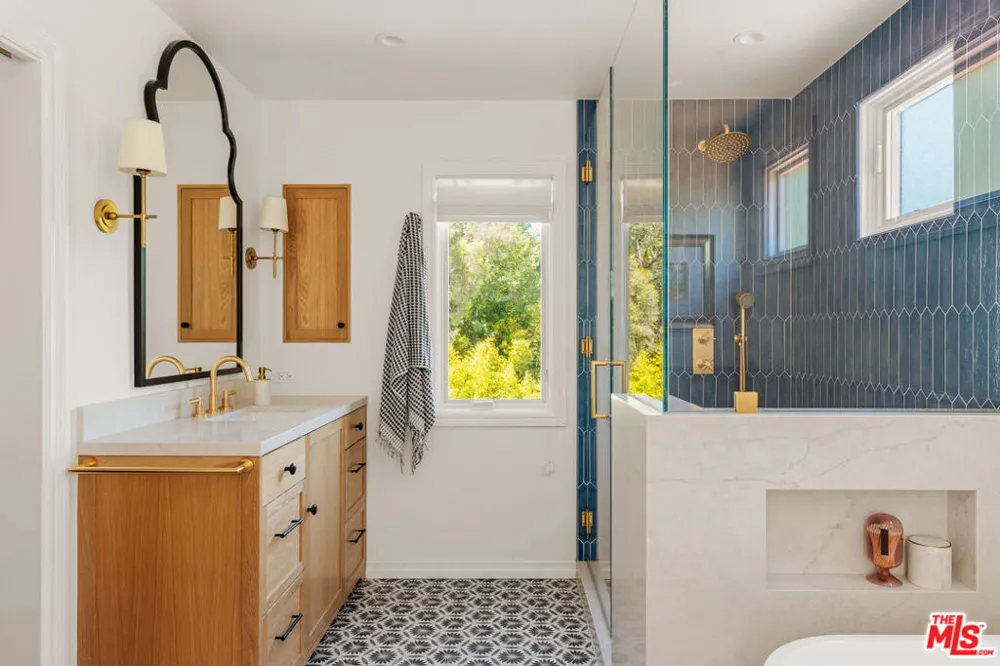 8935 Hollywood Hills Road Los Angeles, CA 90046