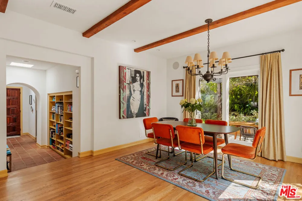 8935 Hollywood Hills Road Los Angeles, CA 90046