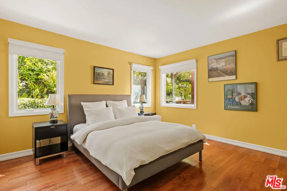 8935 Hollywood Hills Road Los Angeles, CA 90046