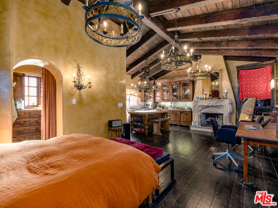 1135 Topanga Canyon Boulevard Topanga, CA 90290