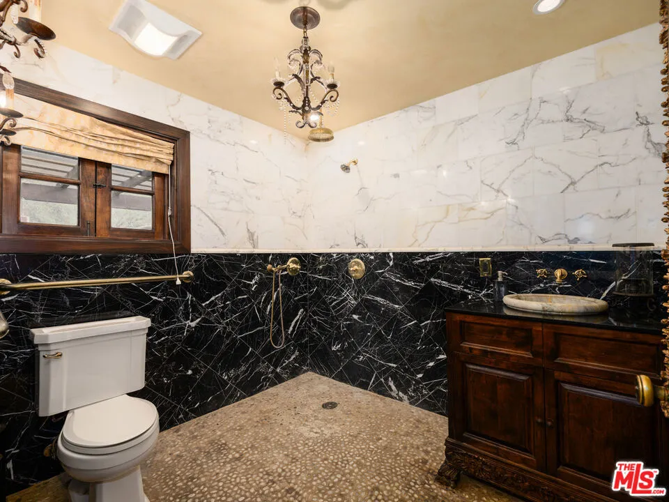 1135 Topanga Canyon Boulevard Topanga, CA 90290