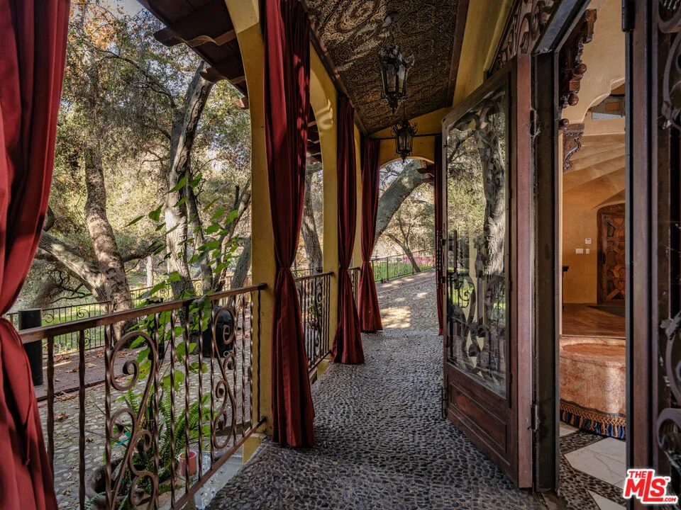 1135 Topanga Canyon Boulevard Topanga, CA 90290