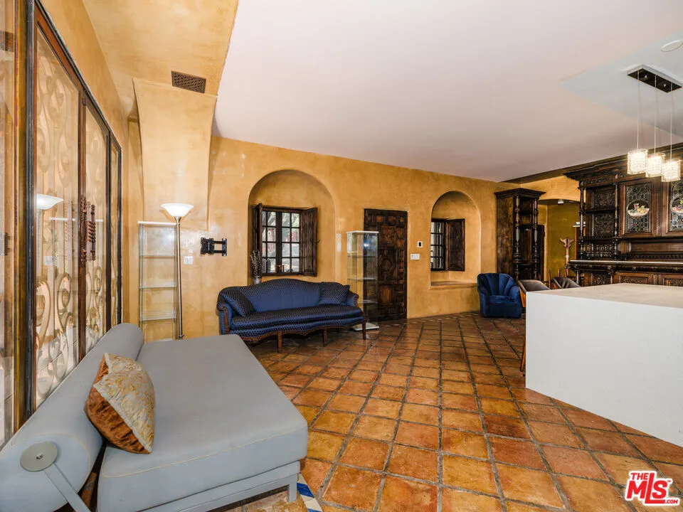 1135 Topanga Canyon Boulevard Topanga, CA 90290