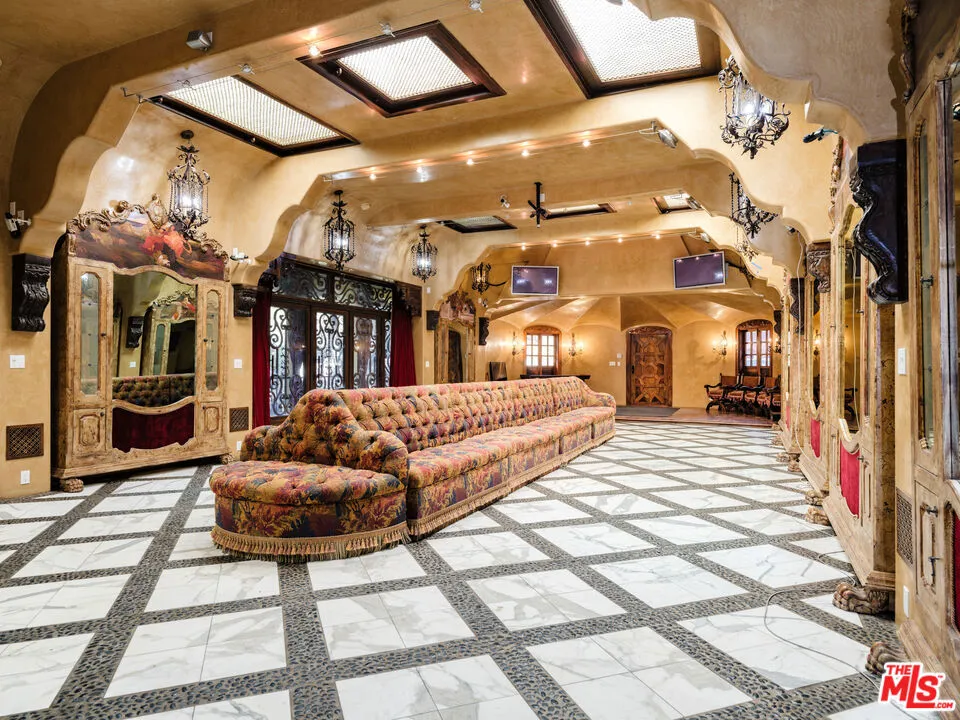 1135 Topanga Canyon Boulevard Topanga, CA 90290